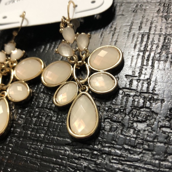 NWT Gold Tone & Off White Chandelier Earrings!! - Picture 2 of 4